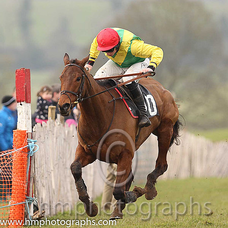 01st M M D Sizer (10< emerald green ,yellow chevron) and J J Codd ; Trainer J T R Dreaper ; Owner Alan Potts
