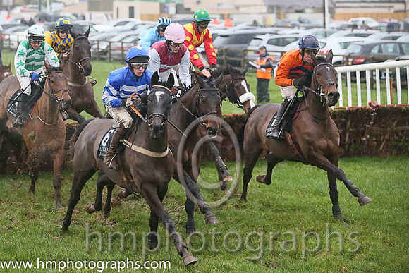 08th Banker Burke ( 6 , royal blue and white hoops ) and C.D. Maxwell - Trainer : J.Larkin - Owner : Breen White