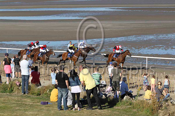 01 Captain May & W M Lordan - winner (1, red, white epaulettes) - FT8E0795-12