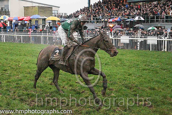 06th Burn The Moss ( 3 , dark green, white tripple diamond ) and N.M.Kelly (7) - Trainer : Anthony Mulholland - Owner : Anthony Mulholland