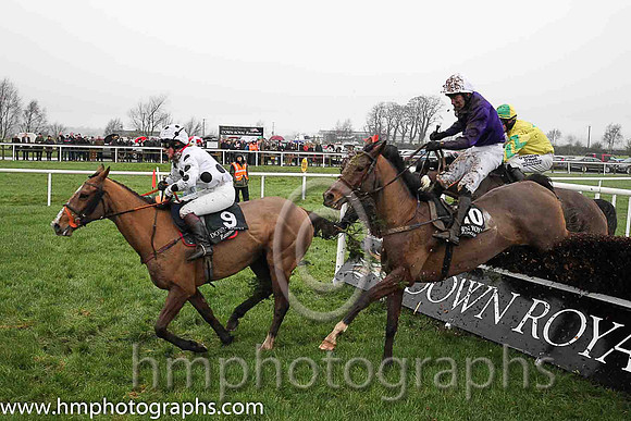 04th Hurricane Ivan ( 10 , purple, white cap ) and J.S. McGarvey (3) - Trainer : S.Wilson - Owner : Stuart Thompson