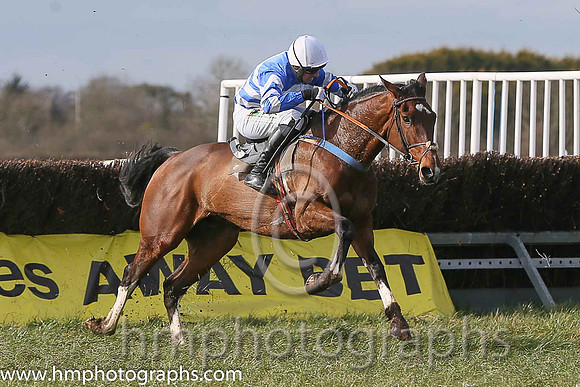 01st OSCAR MOR and B O'Neill ( 8 , ROYAL BLUE,white chevrons; royal blue,white chevrons sleeves; white cap ) Trainer: Colin Bowe,, Owner : Sean Wickham