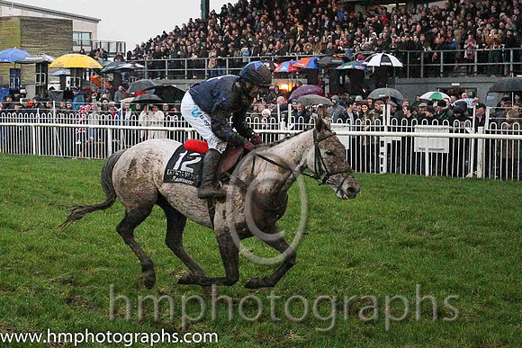 03rd A Touch Of Sparkle ( 12 ,dark blue, white star ) and S. Crawford - Trainer : S.R.B. Crawford - Owner : Realta Racing Club