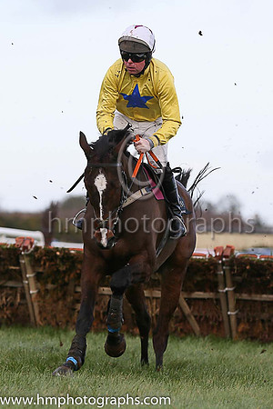 09 Fruits Of Molly ( 7 , yellow, royal blue star ) and B.M. Cash - Trainer : Paul John Gilligan - Owner : Clare Galway Syndicate