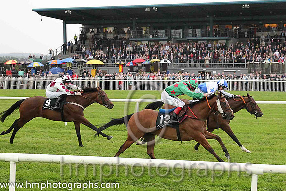 01st Scenic Star ( 6 , royal blue  white qtrd ) and G.J. Phillips - Trainer : Gavin Cromwell - Owner : Eugene A. Bourke