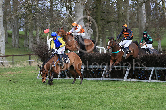 CEIS CHARRAIGIN and Derek O'Connor ( 14 , ROYAL BLUE; yellow sleeves; royal blue cap,red star ) Trainer: Margaret Mullins,, Owner : Margaret Mullins