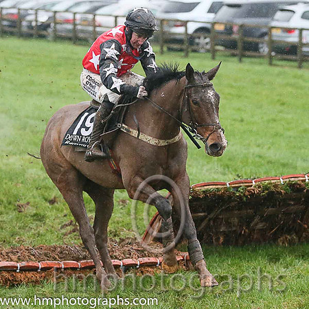17th Tikkereasy ( 19 , red, white stars ) and R. Loughran - Trainer : S. McParlan - Owner : Paul Trainor