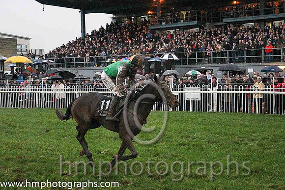04th Our Boy Boru ( 11 , green, white sleeves ) and D.G. Lavery (5) - Trainer : J. Woods - Owner : J. Woods