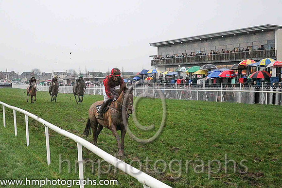 10th Liannastarr ( 14 , red and black check ) and A.J. Clarke (7) - Trainer : J.J.Lambe - Owner : Miss Andrea McBride
