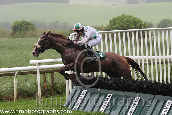 01 Do Na Paisti & S E Butler - winners (3, white, green stars) - AA1V0817