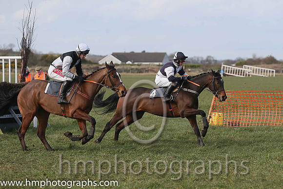 02nd JERRYSBACK and Derek O'Connor ( 1 ,Antrim (H) - BLACK  WHITE QTD; black,white hlvd sleeves; white cap ) Trainer: Colin S. McKeever,, Owner : W.W. Dennison