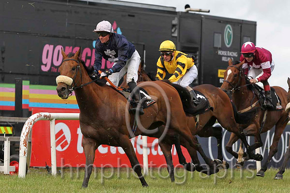 04 Buy Back Bob & J A Heffernan - 4th (11, dark blue, pink cross), 05 Alhellal & D P McDonogh - 5th (12, yellow, black braces) & 07 Midnight Game & P J Smullen - 7th (1, maroon, white s  - CU2D8049-10
