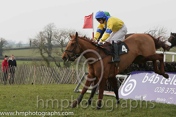 04th CASTLE CLYDE and M O'Hare ( 4 , YELLOW,royal blue sash; yellow,royal blue armlet sleeves; royal blue cap,yellow star ) Trainer: George Stewart,, Owner : Stephanie Metcalfe