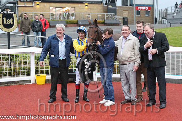 01st dh Whiteout (GER) ( 5 , yellow  royal blue stripes ) and D.P. McDonogh - Trainer : W.P. Mullins - Owner : D.Lawlor