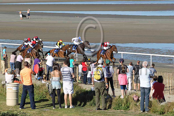 01 Captain May & W M Lordan - winner (1, red, white epaulettes) - FT8E0791-8