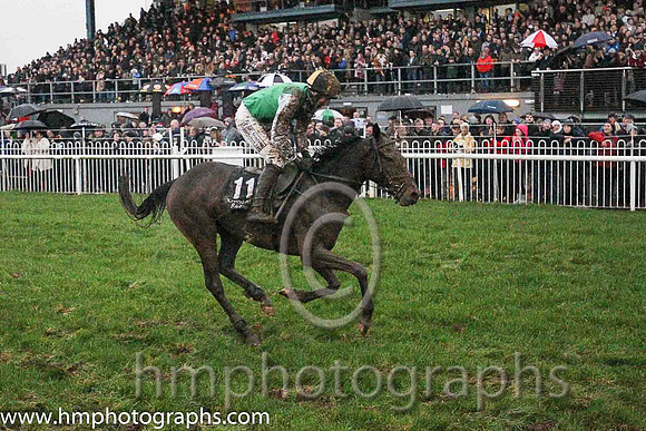 04th Our Boy Boru ( 11 , green, white sleeves ) and D.G. Lavery (5) - Trainer : J. Woods - Owner : J. Woods