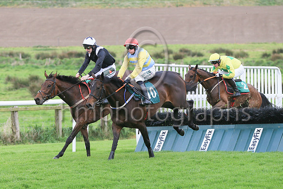 5 Ballyquin Bay (2 ,yellow, green triple diamonds ), Jockey - C P Millar ,Trainer - G Elliott