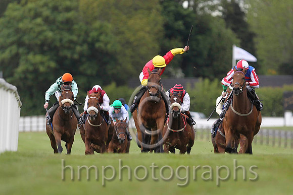 01 Judies Child & S B Kelly - winner (4, Red,yellow halved sleeves) - FT8E5358-10