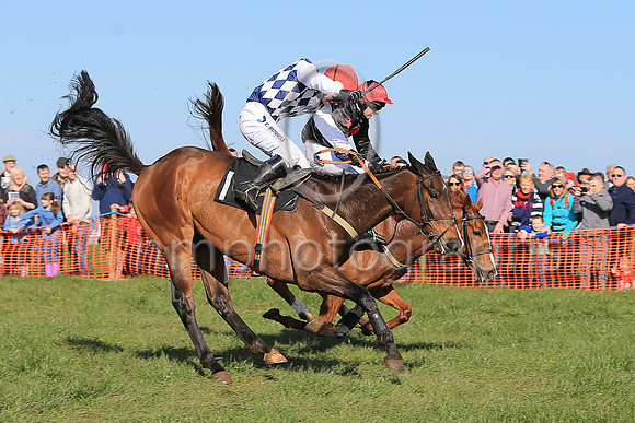 01st MANETTI and N McParlan ( 1 , NAVY  WHITE DIAMONDS; white sleeves; red cap ) Trainer: I. R. Ferguson,, Owner : R.A. Bartlett