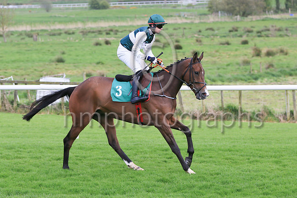 3 Bob Cigar (3 ,dark green, white hoop ), Jockey - D J Gilligan ,Trainer - G Elliott