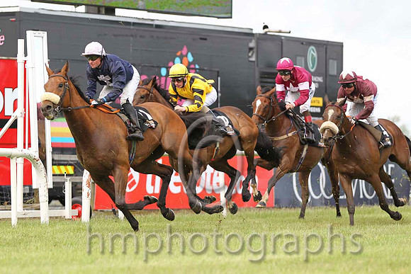 04 Buy Back Bob & J A Heffernan - 4th (11, dark blue, pink cross), 05 Alhellal & D P McDonogh - 5th (12, yellow, black braces), 07 Midnight Game & P J Smullen - 7th (1, maroon) & 14 & 06 - CU2D8050-11