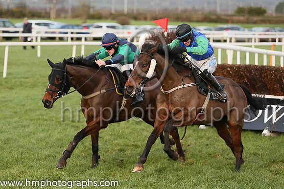 01 Finea ( 3 , blue, green sleeves ) and J.W. Kennedy - Trainer : R. K. Watson - Owner : R. K. Watson