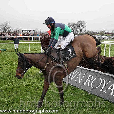 05th Dr Moloney ( 1 , dark blue and emerald green qtrd ) and A.J. Fox (7) - Trainer : S.R.B. Crawford - Owner : G. Ramsey