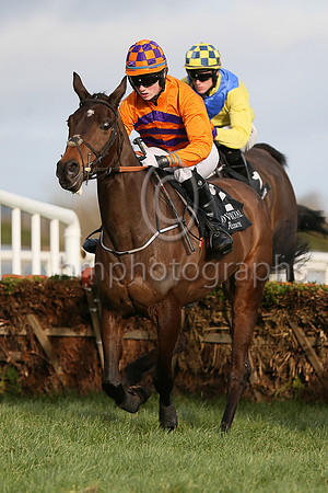 01 Angus Milan ( 2 , orange and purple chevrons ) and S.P. Kelly (7) - Trainer : Noel C. Kelly - Owner : Victor McCrea