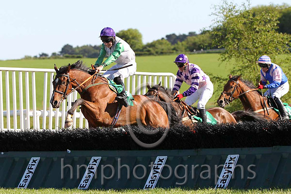 01 Miranour & J S McGarvey - winner (9, white, emerald green sleeves) - FT8E5927-27
