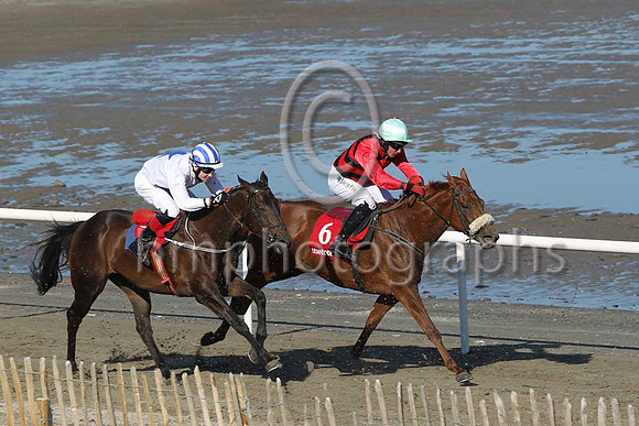 10 - Ellell Duke & E J McNamara - 10th (7, white, royal blue star) & Wandering Heart & D J Condon - 9th (6, red and black chevrons ) - FT8E0754-Edit-20