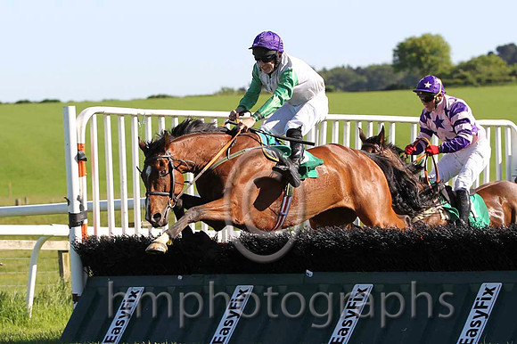 01 Miranour & J S McGarvey - winner (9, white, emerald green sleeves) - FT8E5928-28