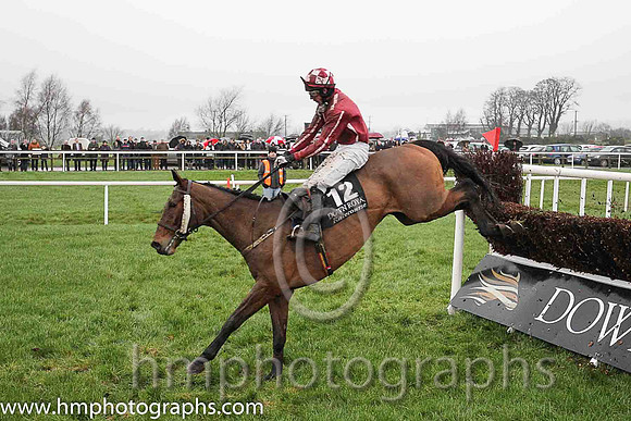 01st Witness Of Fashion ( 12 , maroon, pink seams ) and C.D. Maxwell (3) - Trainer : Patrick Rooney - Owner : Mrs Lorraine Rooney