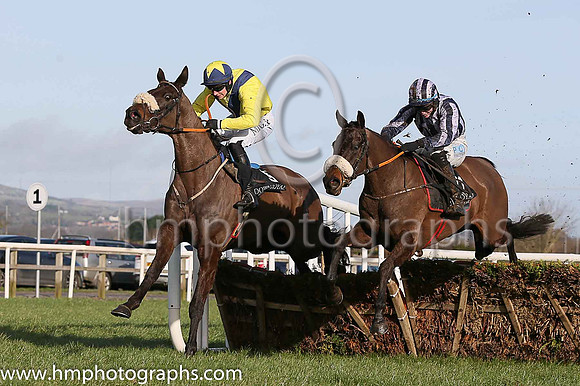 01 Steamboat Bill ( 11 , dark blue and mauve stripes ) and J.W. Kennedy (3) - Trainer : Gordon Elliott - Owner : Thomas Brian McKnight