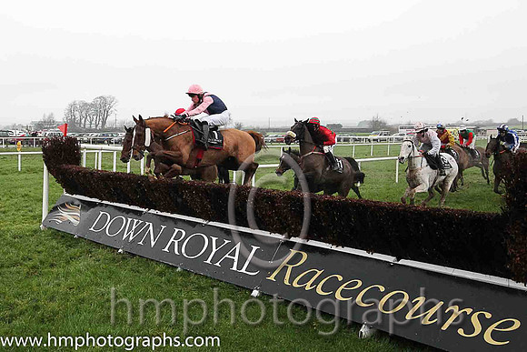 02nd Current Exchange ( 1 , dark blue, pink chevron ) and T. Donworth (7) - Trainer : Gordon Elliott - Owner : Kaniz Bloodstock Investments Limited