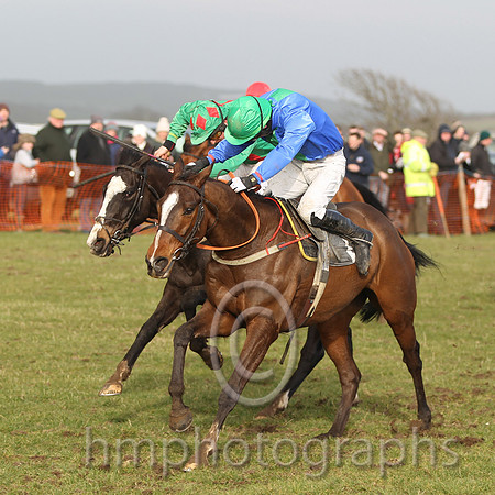 R4 Chosen Dream & J J Codd - winners (right of picture) behind Davyroy & N McParlan 2nd - (blue & green  panel)  - FT8E3846-16