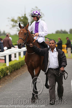 02nd Twistsandturns ( 5 , beige, maroon sash ) and D.M. Grant - Trainer : Patrick J.Flynn - Owner : Mrs B. Cooney