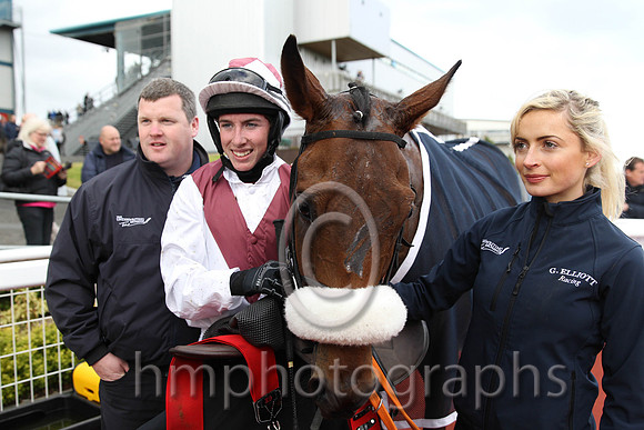 01st Eshtiaal (USA) ( 10 , white, red chevron ) and J.W. Kennedy (7) - Trainer : Gordon Elliott - Owner : W. Salthouse/Mark McKay