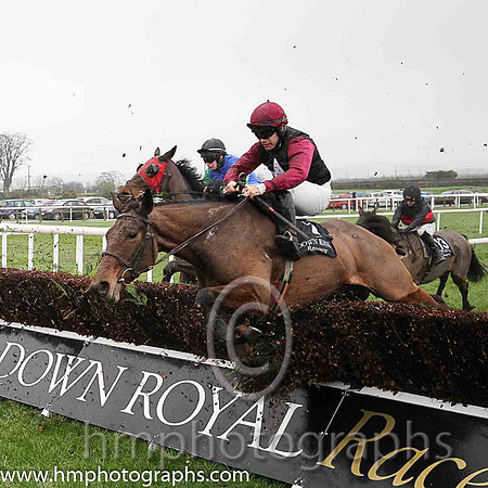 09th PU Sunsetstorise ( 7 , black, white star ) and R.C. Colgan - Trainer : F. Flood - Owner : No Man Syndicate