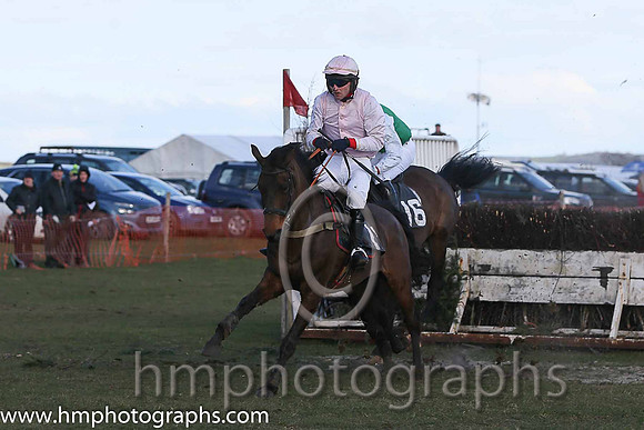 BATMAAN and N Gault ( 11 , PINK; white sleeves; pink cap ) Trainer: Holly McGahan,, Owner : Holly McGahan