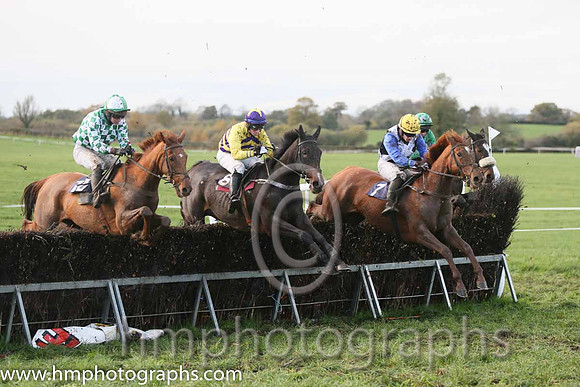 01st TAREESH LANE and N MCParlan ( 10 , GREEN  WHITE CHECK; green,white check sleeves; green cap,white spots ) Trainer: Sean McParlan,, Owner : P. Madine