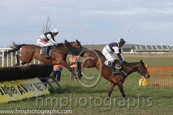 02nd JERRYSBACK and Derek O'Connor ( 1 ,Antrim (H) - BLACK  WHITE QTD; black,white hlvd sleeves; white cap ) Trainer: Colin S. McKeever,, Owner : W.W. Dennison
