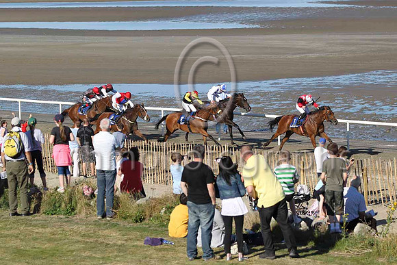 01 Captain May & W M Lordan - winner (1, red, white epaulettes) - FT8E0794-11