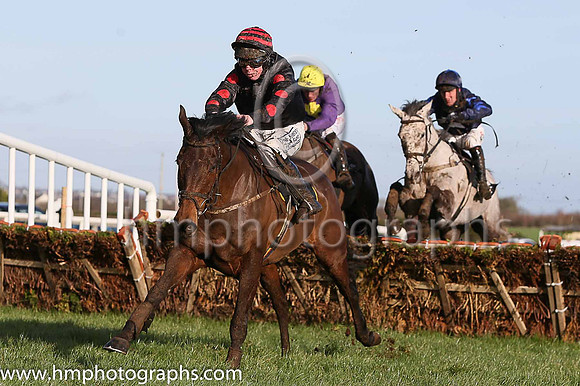 03 Billy Billy ( 1 , black, red spots on sleeves ) and A.E. Lynch - Trainer : S.R.B. Crawford - Owner : W. andrew Cromie