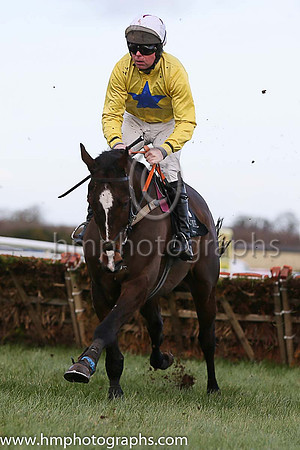 09 Fruits Of Molly ( 7 , yellow, royal blue star ) and B.M. Cash - Trainer : Paul John Gilligan - Owner : Clare Galway Syndicate