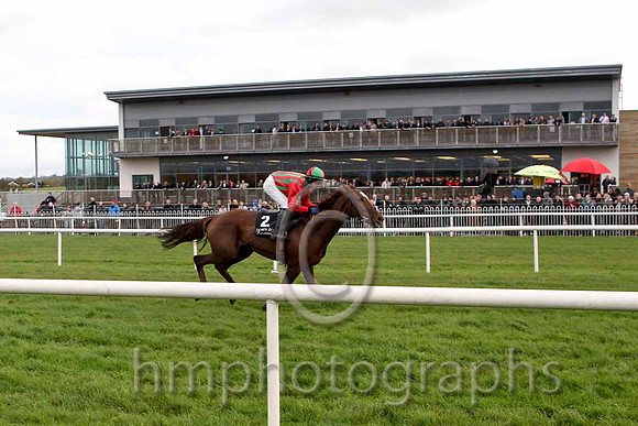 Benefficient & P Townend - Winner (2,emerald green, red striped ) - CU2D4548-e2