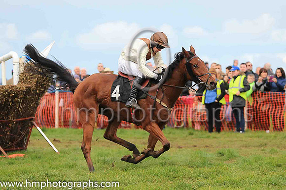 LOUGHVIEW LADDIE and NM J O'Hare ( 4 , BEIGE,brown chevron; beige sleeves; brown cap ) Trainer: Mrs John B. Ross,, Owner : Macklin, Sean