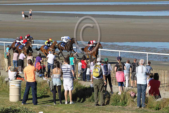 01 Captain May & W M Lordan - winner (1, red, white epaulettes) - FT8E0790-7