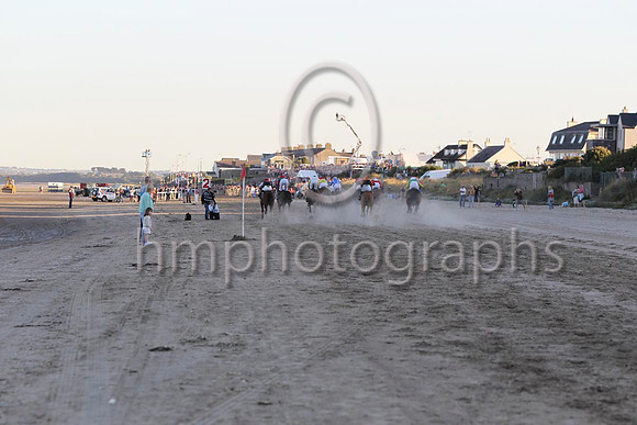 The finish of Race 6 at Laytown - FT8E1153-56