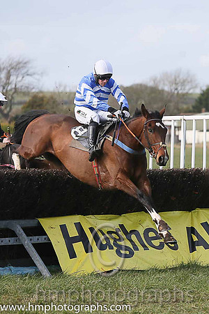 01st OSCAR MOR and B O'Neill ( 8 , ROYAL BLUE,white chevrons; royal blue,white chevrons sleeves; white cap ) Trainer: Colin Bowe,, Owner : Sean Wickham