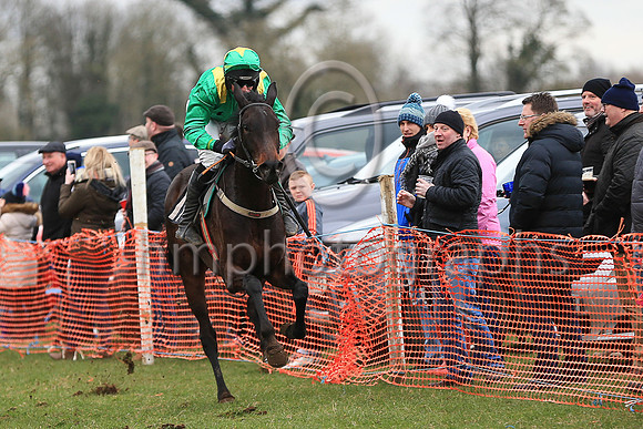 01st LOUGH DERG ROSE and J J Codd ( 11 , EMERALD GREEN,yellow epaulettes; emerald green sleeves; emerald green cap,yellow star ) Trainer: Denis Paul Murphy,, Owner : Coffey, P.G.